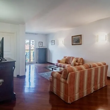 Carlo's Cl02 - La In Centro Da Giacomo 산레모
