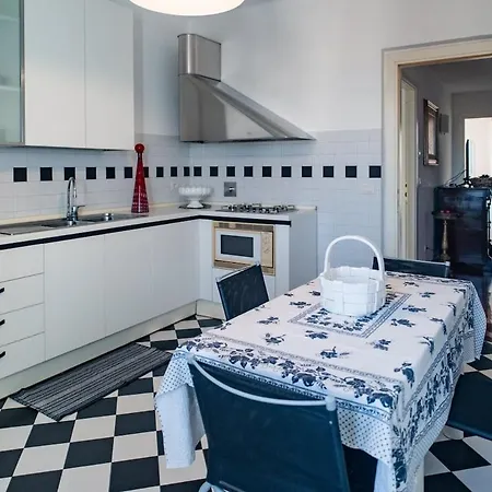 Apartment Carlo's Cl02 - La In Centro Da Giacomo Sanremo